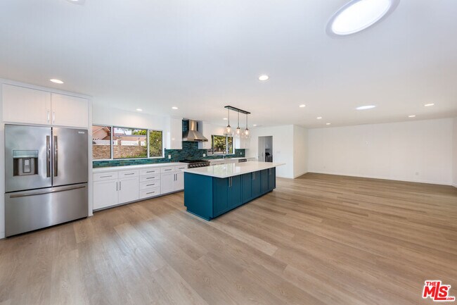 Building Photo - 13307 Westcove Dr