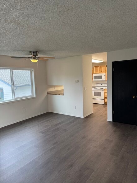 Building Photo - 655 Lund Ln