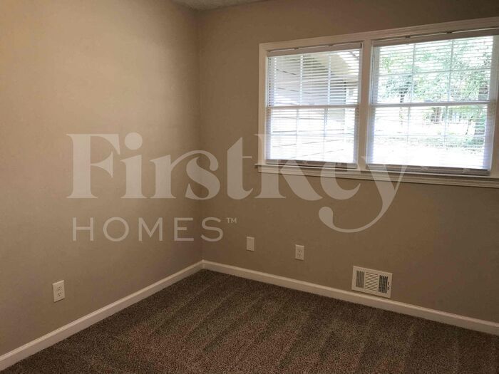 Building Photo - 5705 Hiram Lithia Springs Rd SW