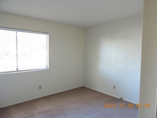 Building Photo - Desert Shadows Community