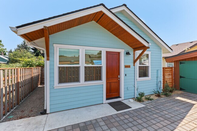 Building Photo - 4030 SE 62nd Ave