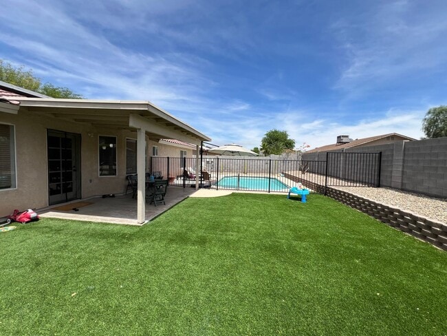 Building Photo - SOLAR & POOL HOME!