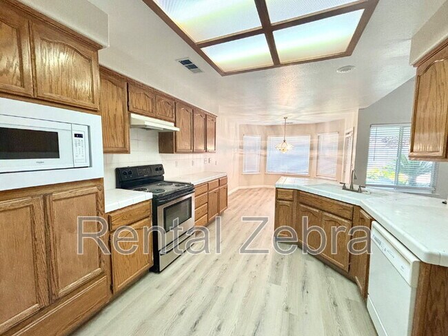 Building Photo - 746 Wren Ct
