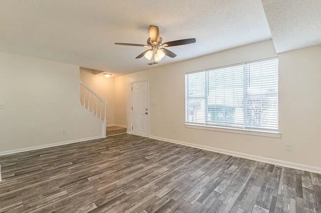 Building Photo - 5545 Northcut Dr