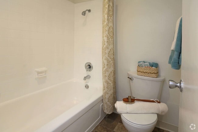 Interior Photo - The Lamplighter