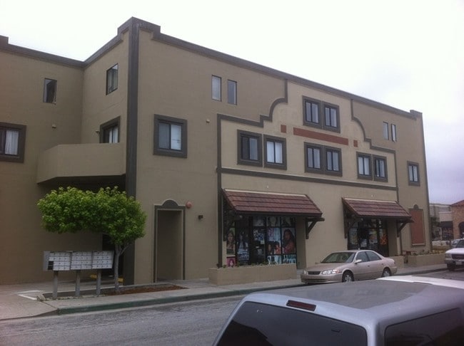 Building Photo - City Center Plaza