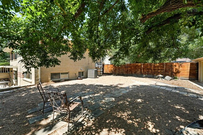 Building Photo - Great Property in the DU area!
