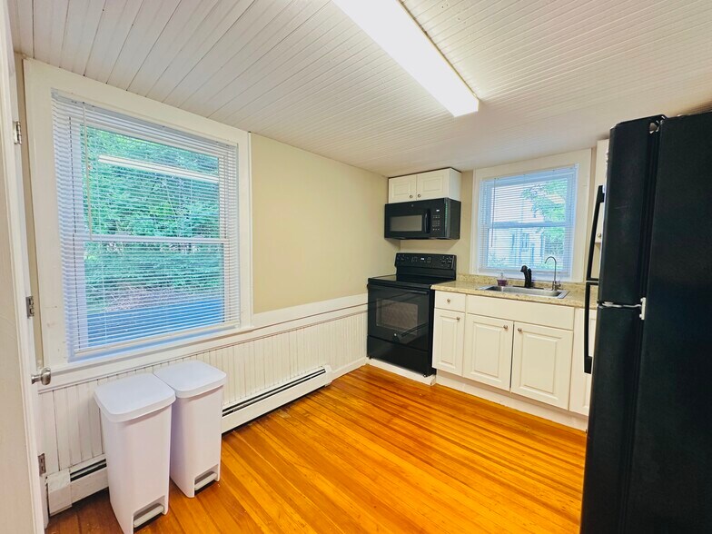 Kitchen - 181 Mansion St