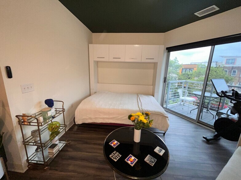 Building Photo - 2550 17th St NW