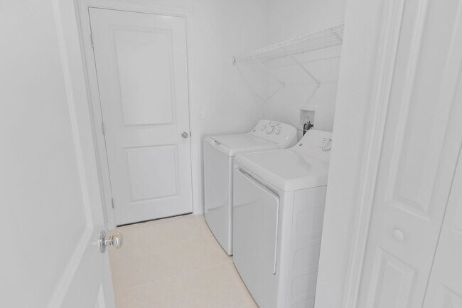 Building Photo - 2155 Lone Oak Ln