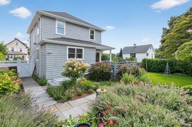 Building Photo - 25 Soundview Ave