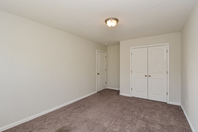 Building Photo - 28 Paces Run