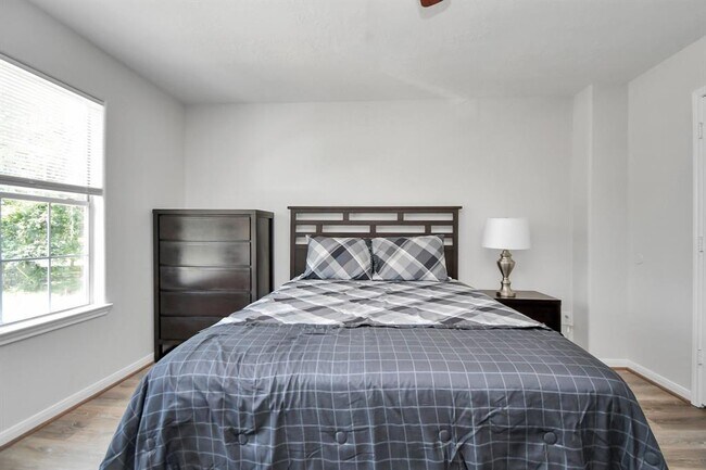 Building Photo - 8106 Rhobell St