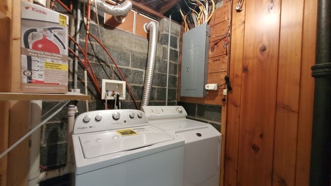 Building Photo - Charming In-Town Rental – Close to Downtow...