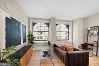 Building Photo - 1420 Chestnut St