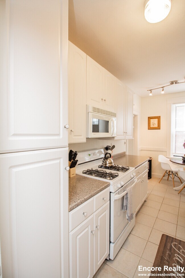 Building Photo - 1945 Commonwealth Ave