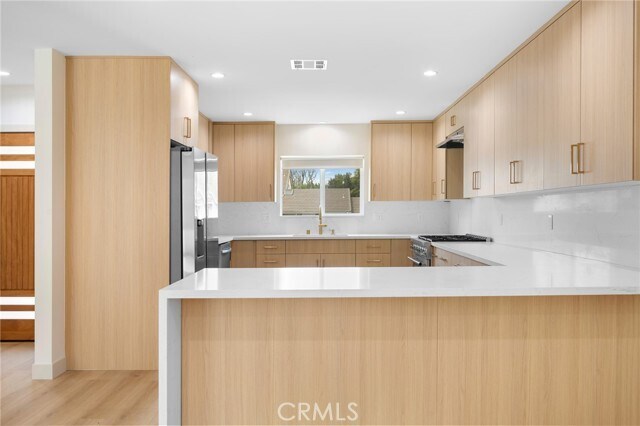 Building Photo - 918 University Ave