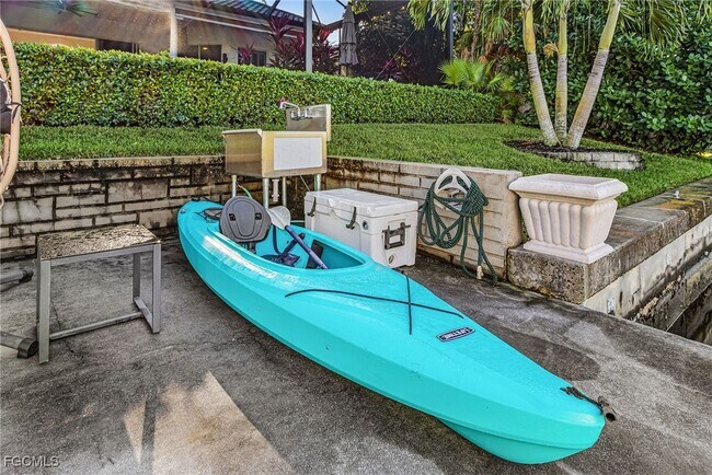 Building Photo - 3724 Surfside Blvd