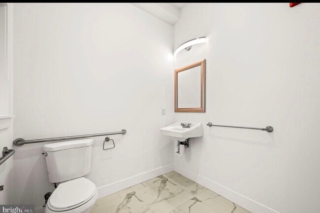 Building Photo - 2104 N 8th St