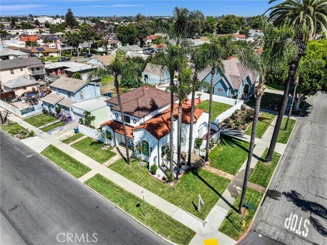 Building Photo - 423 S Poinsettia Ave