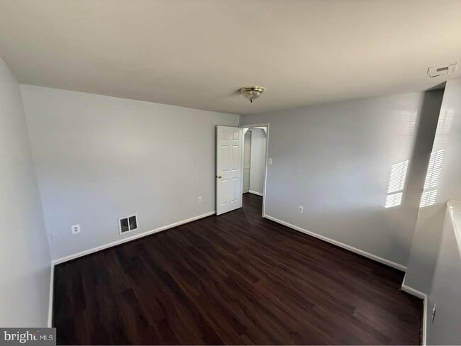 Building Photo - 14941 Enterprise Ln