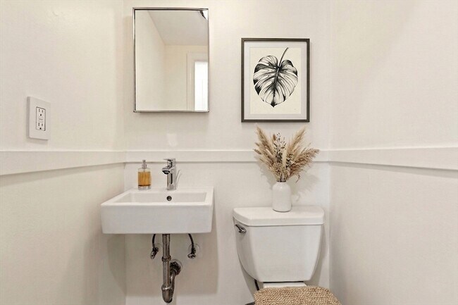 Building Photo - 27 Rockville Ave