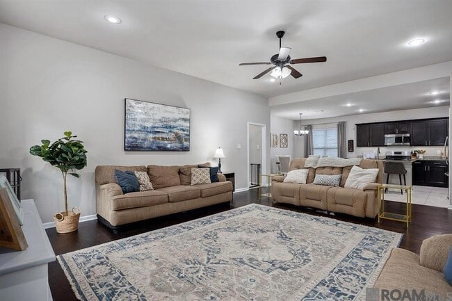Building Photo - 18326 Sunset Park Dr