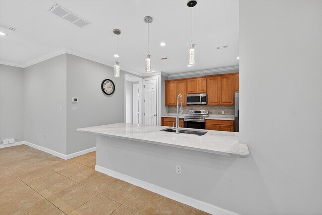 Building Photo - 2019 Pine Island Cir