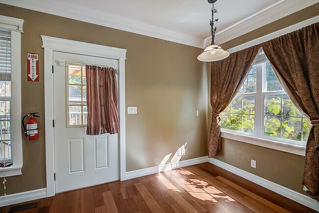 Building Photo - 5042 7th Ave NE