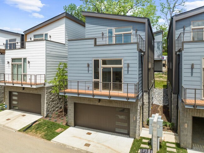 Building Photo - 3038 Edwin Cir