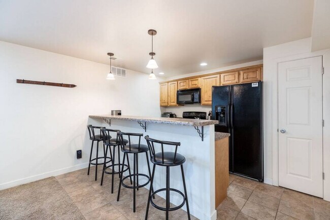 Building Photo - 2560 Cavalier Dr