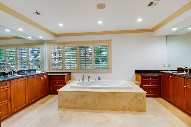 Building Photo - 236 Costanera Rd