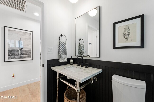 Building Photo - 4244 N 35th Pl