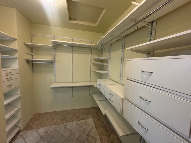 Building Photo - 3-Bedroom Single-Story Home with Smart Features & Remodeled Kitchen in Castaic!