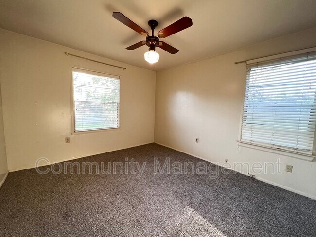 Building Photo - 4322 Chelsea Dr