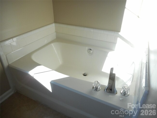 Building Photo - 6611 Flat Creek Dr