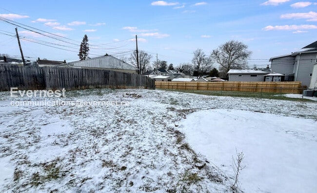 Building Photo - 2430 Steele Ave