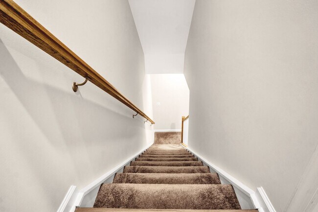 Building Photo - Spacious 3 Bedroom 3.5 Bath Townhome with Finished Basement & First-Floor Suite Near I-64