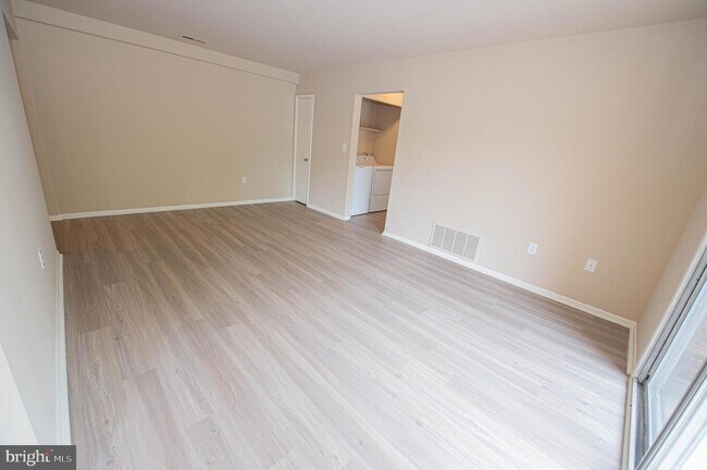 Building Photo - 810 College Ln