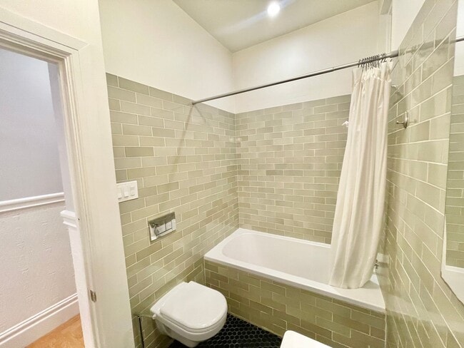 Building Photo - Mission Dolores Park Modern 2BR/1BA Deligh...