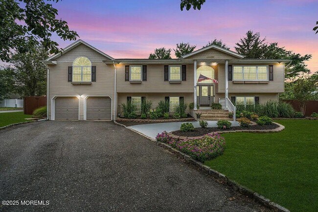 Primary Photo - 61 Lynn Dr