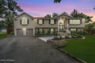 Building Photo - 61 Lynn Dr