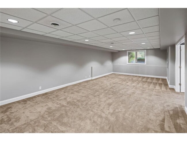 Building Photo - 517 River St