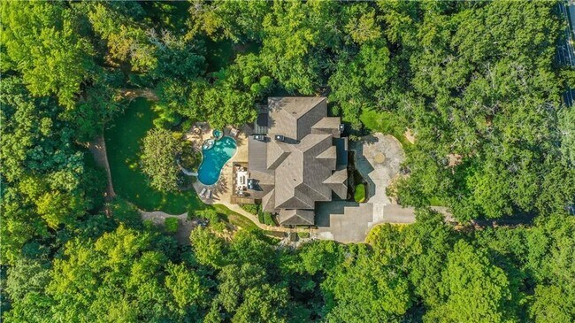 Building Photo - 5265 Peachtree Dunwoody Rd NE