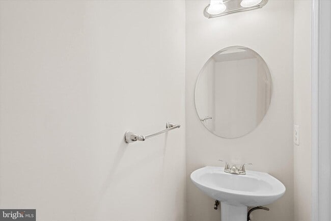 Building Photo - 4382 Daisy Reid Ave