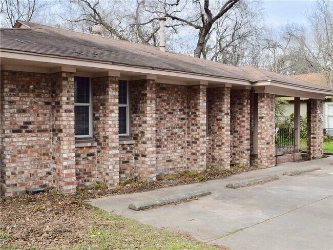 Primary Photo - 4500 Avenue D