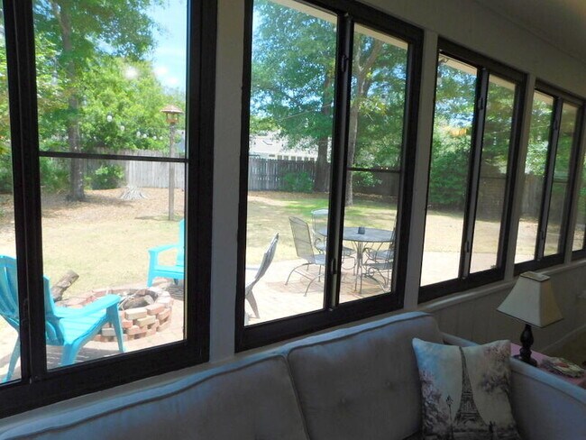 Building Photo - 939 Ridgewood Way