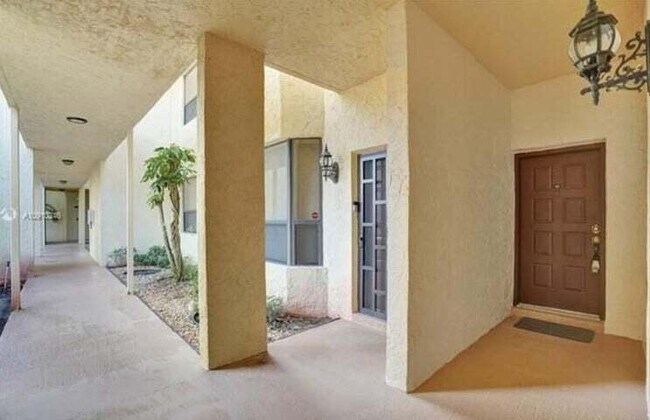 Building Photo - 7508 La Paz Blvd