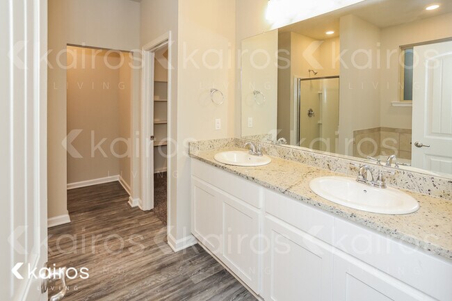 Building Photo - 6431 Tiger Pointe Dr.