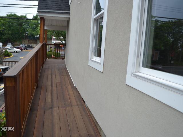 Building Photo - 161 Post Rd